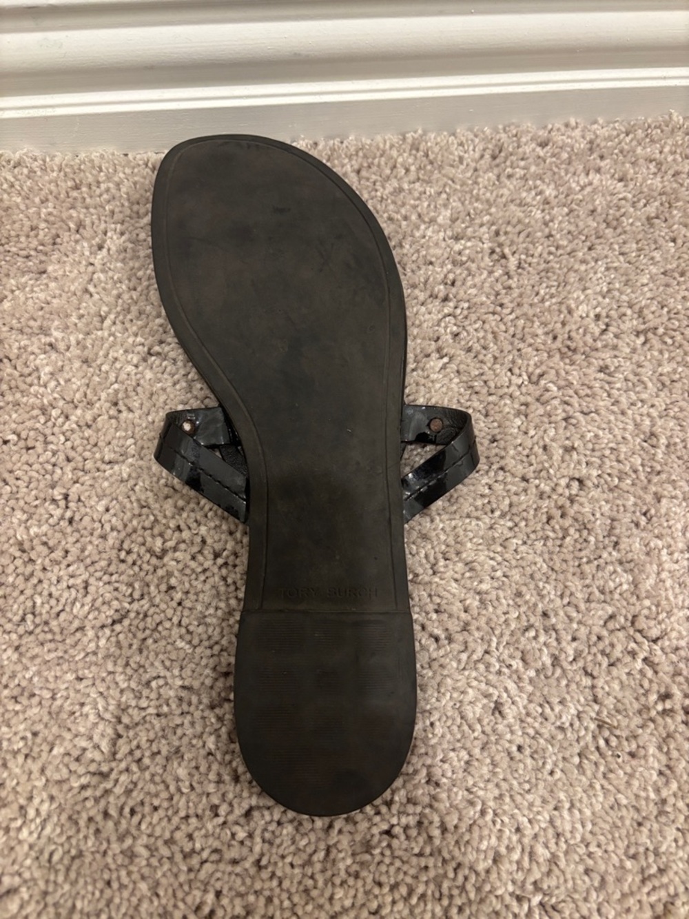 Tory Burch Black Patent Logo Thong Sandals - Picture 4 of 6